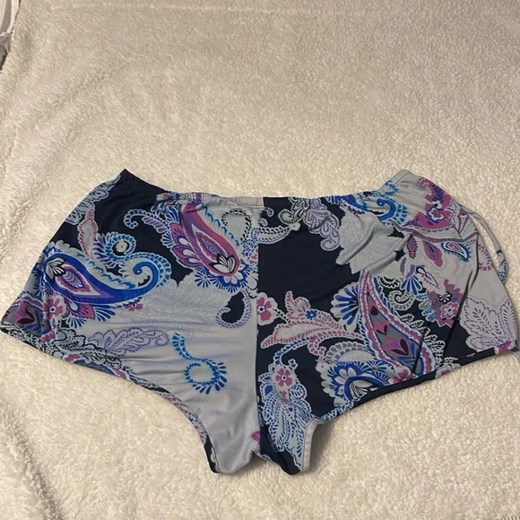 Youth beach shorts Mix and match bundle 3 or more $7 items and get them 3/$12 - Picture 7 of 10